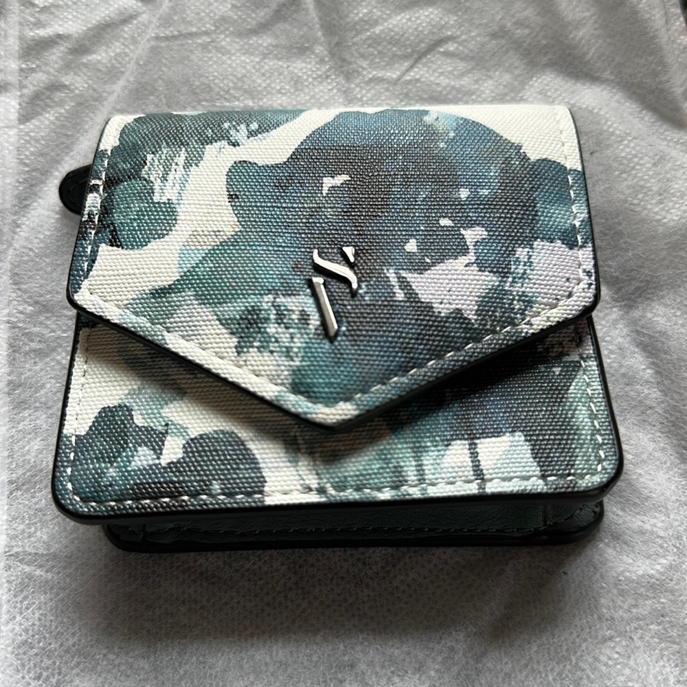 Never use Simply Vera Vera Wang RFID Blocking Baylor Flap Wallet Floral